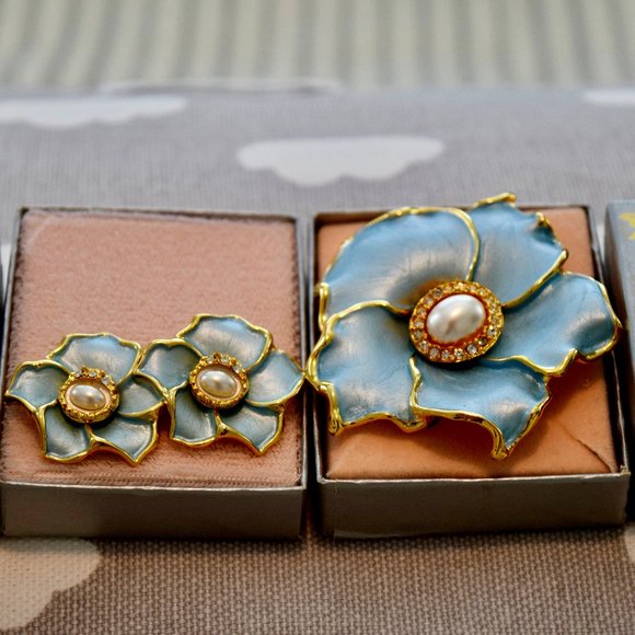 Vintage Grey & Gold with Faux Pearl Brooch & Earring Set - Picture 2 of 4